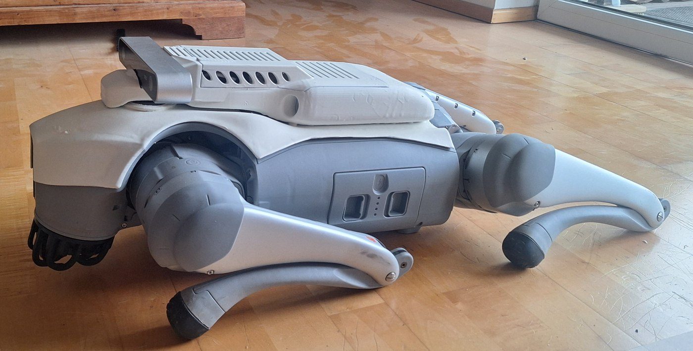 Gedrucktes Rückenmodul auf einem vierbeinigen Roboter